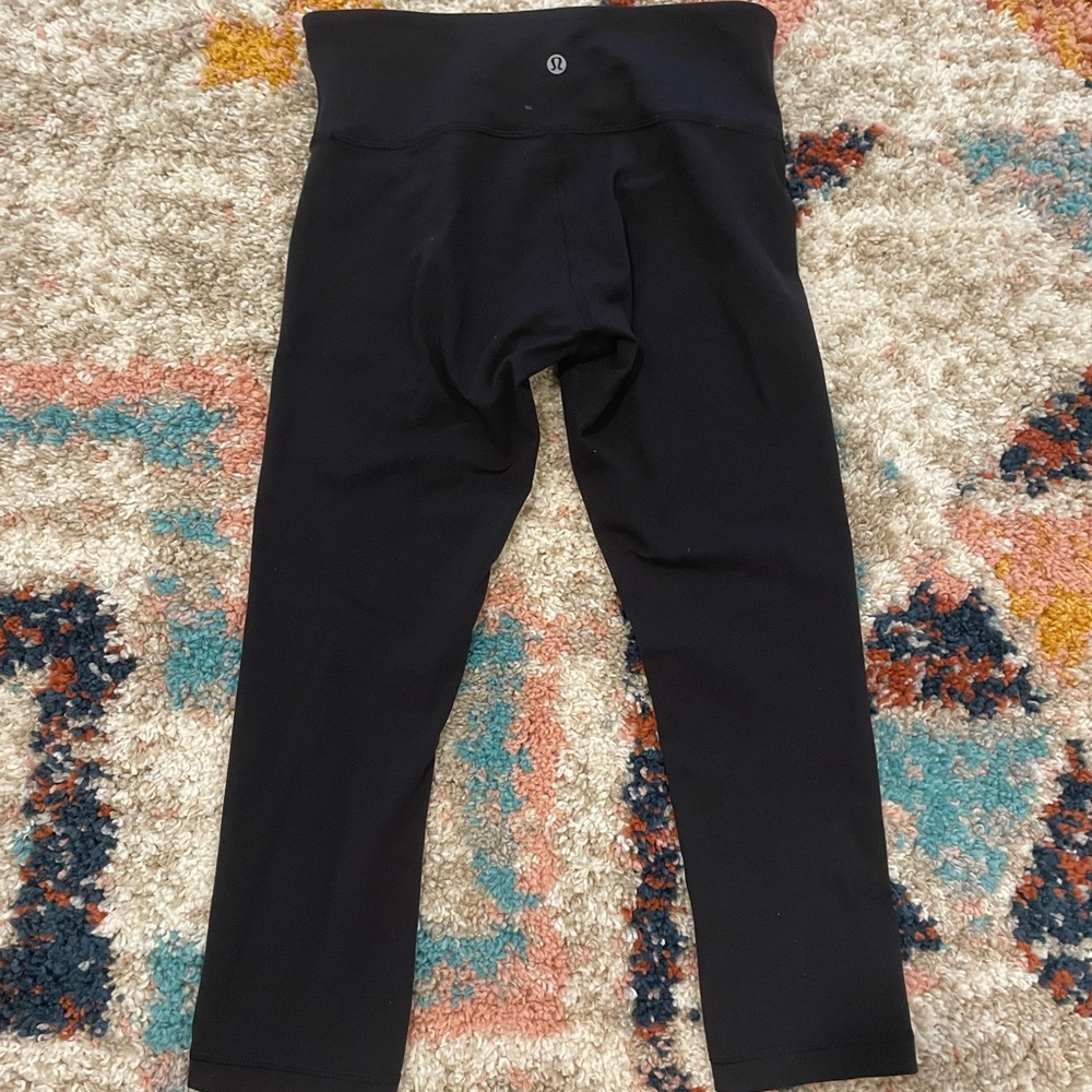 Great condition LuluLemon 3/4 length leggings 🖤